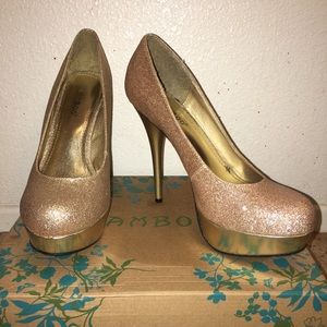 Gold Pumps